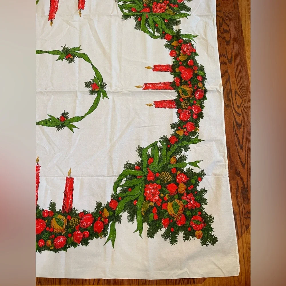 Fallani & Cohn gorgeous mid century Christmas all cotton tablecloth 62” x‎ 51”